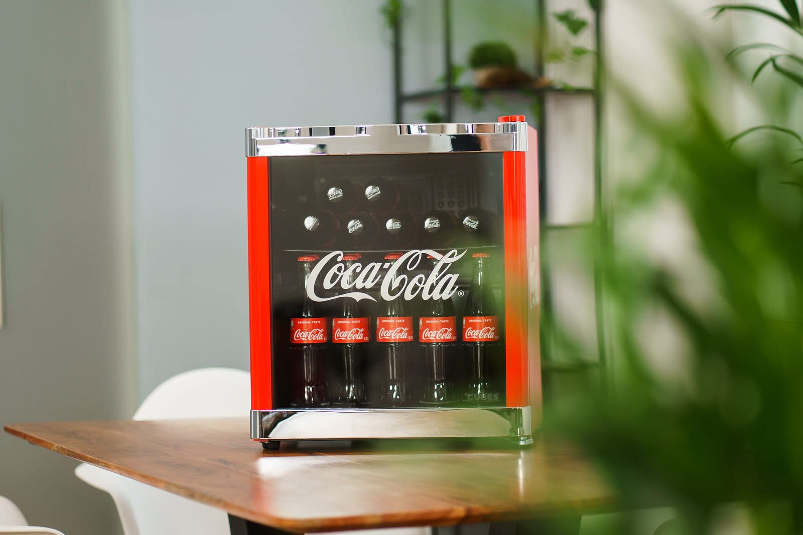 Coca Cola PopArt Kühlschrank 48 L, kleine Getränke Kühlschrank mit Glastür, perfekt für Partys und Handel, energieeffizient, 51 cm hoch, 98 kWh/Jahr - Flaschenkühlschrank Klein