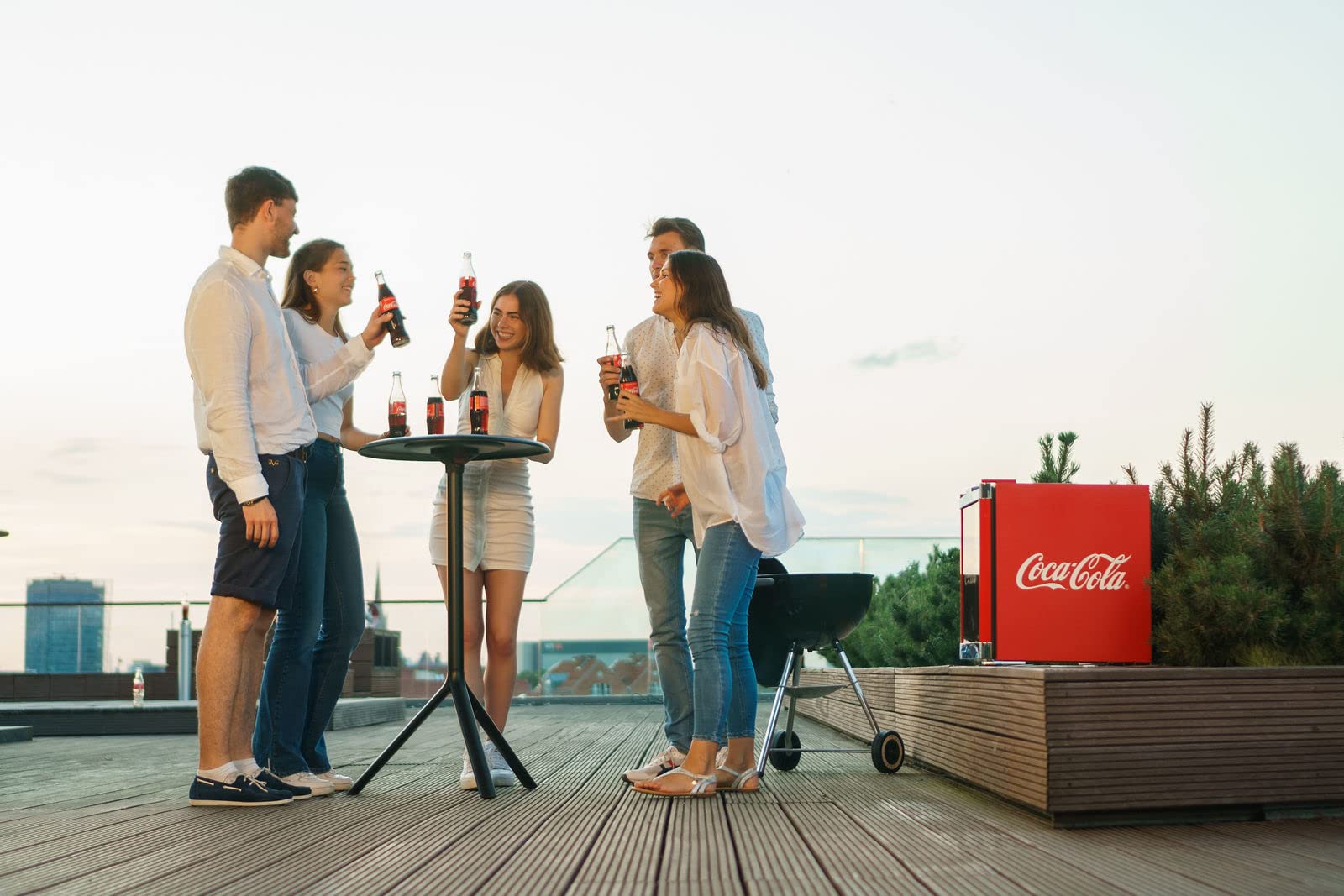 Coca Cola PopArt Kühlschrank 48 L, kleine Getränke Kühlschrank mit Glastür, perfekt für Partys und Handel, energieeffizient, 51 cm hoch, 98 kWh/Jahr - Flaschenkühlschrank Klein