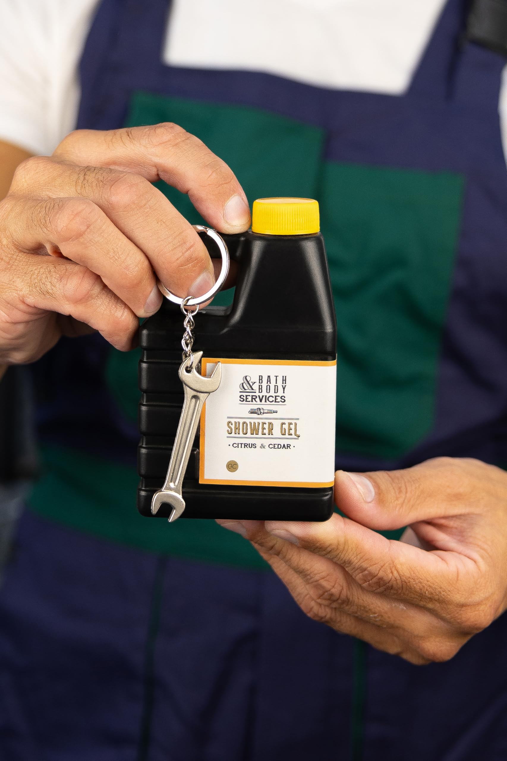 Duschgel BATH & BODY SERVICES für Herren, 200 ml Duschgel im Ölkanister Design mit Schraubenschlüssel Schlüsselanhänger, Geschenkidee für Männer zum Valentinstag und Geburtstag