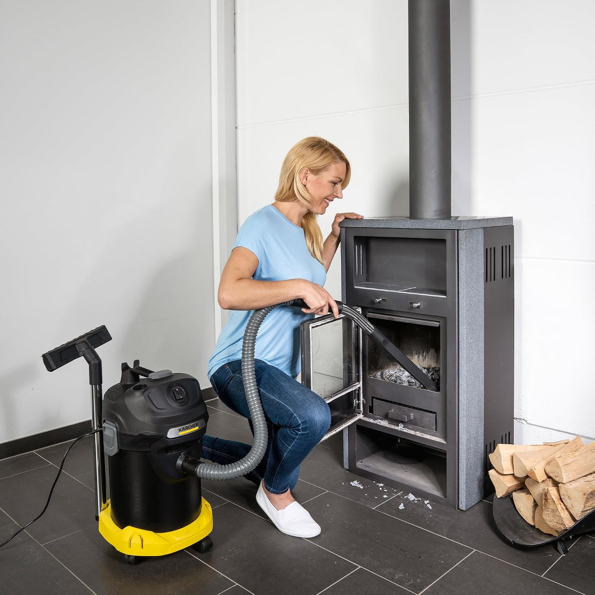 KÄRCHER Premium Aschesauger und Trockensauger Beutellos Schwarz/Silber Ideal für die Reinigung von Kaminen Pelletöfen und Grills