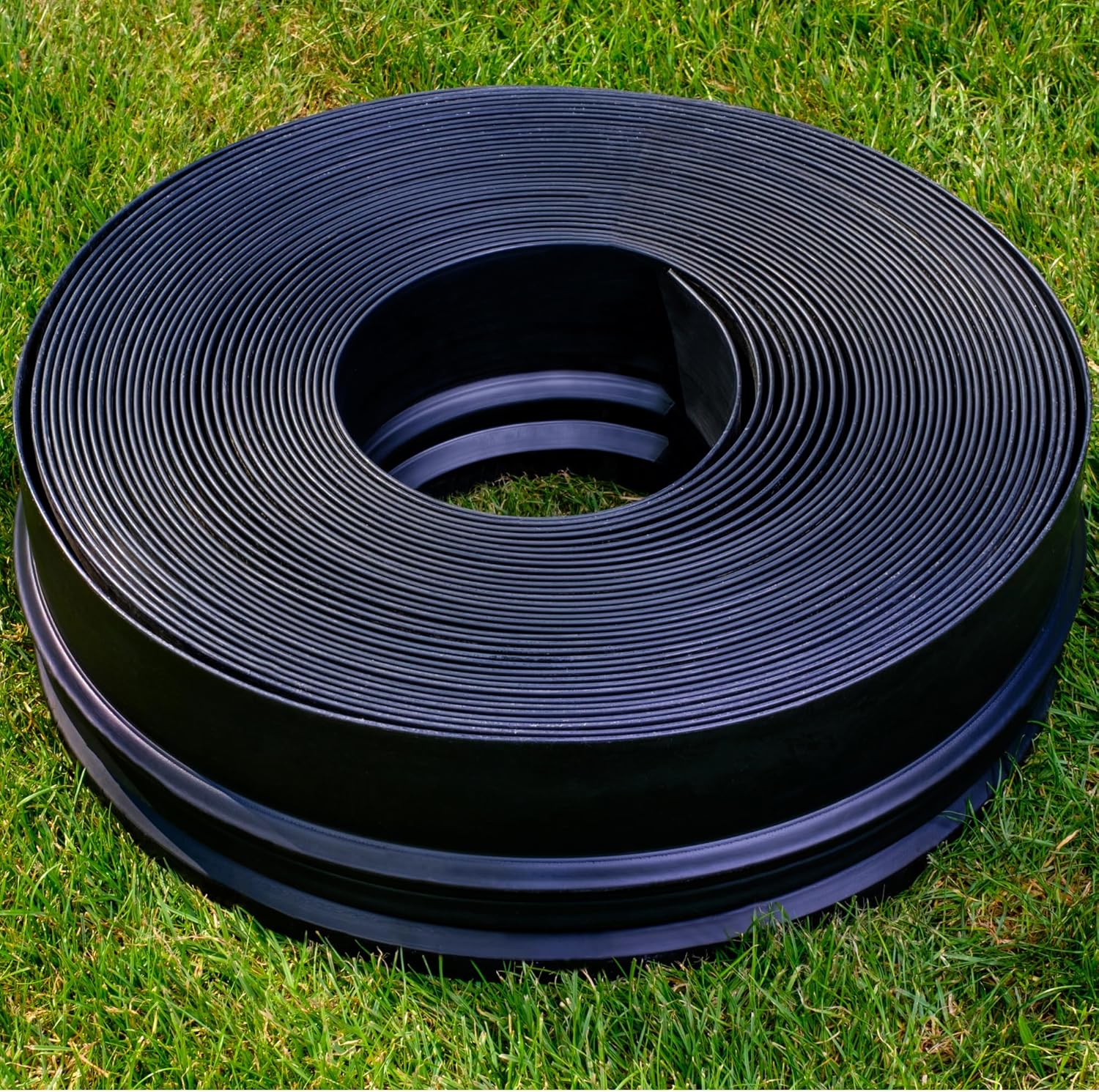 Flexible Rasenkante Kunststoff - Robustes Stay-in-Place Design - Sehr Gut zu Verarbeiten, Min. 30 Jahre Lebensdauer, Unsichtbar - Beeteinfassung aus 100% recyceltem Plastik