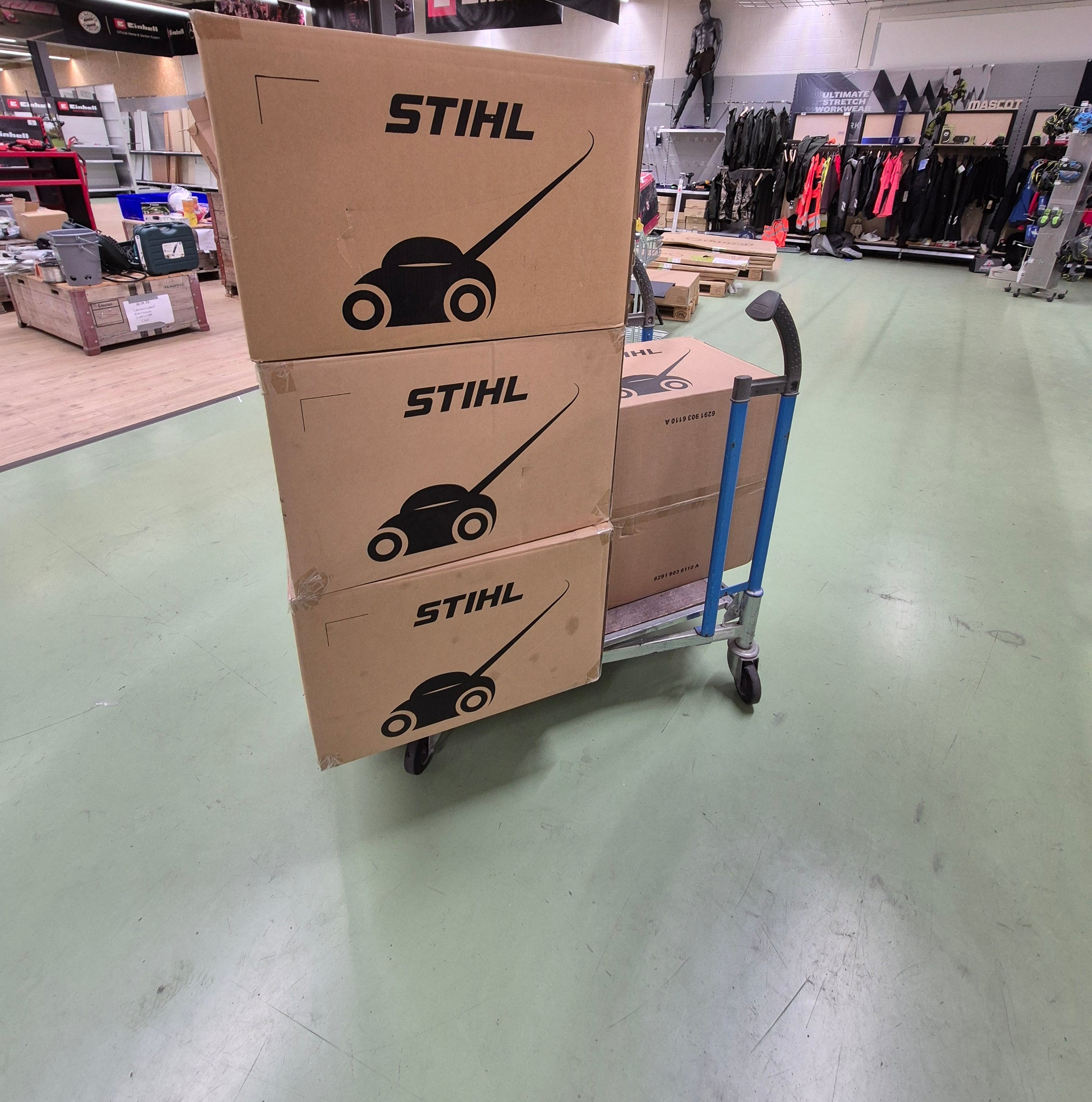 STIHL RLA 240 / Vertikutierer / Rasenlüfter - Restposten - ab Lager Schweiz!