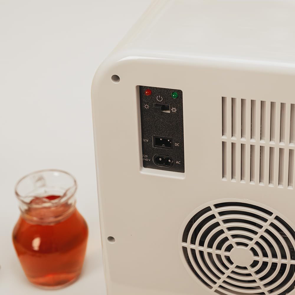 Mini-Kühlschrank / 12V-220V, Kompatibel mit Auto und Wohnwagen, Kühl- und Heizfunktion, Temperaturbereich 5-65º, Einfacher Transport.