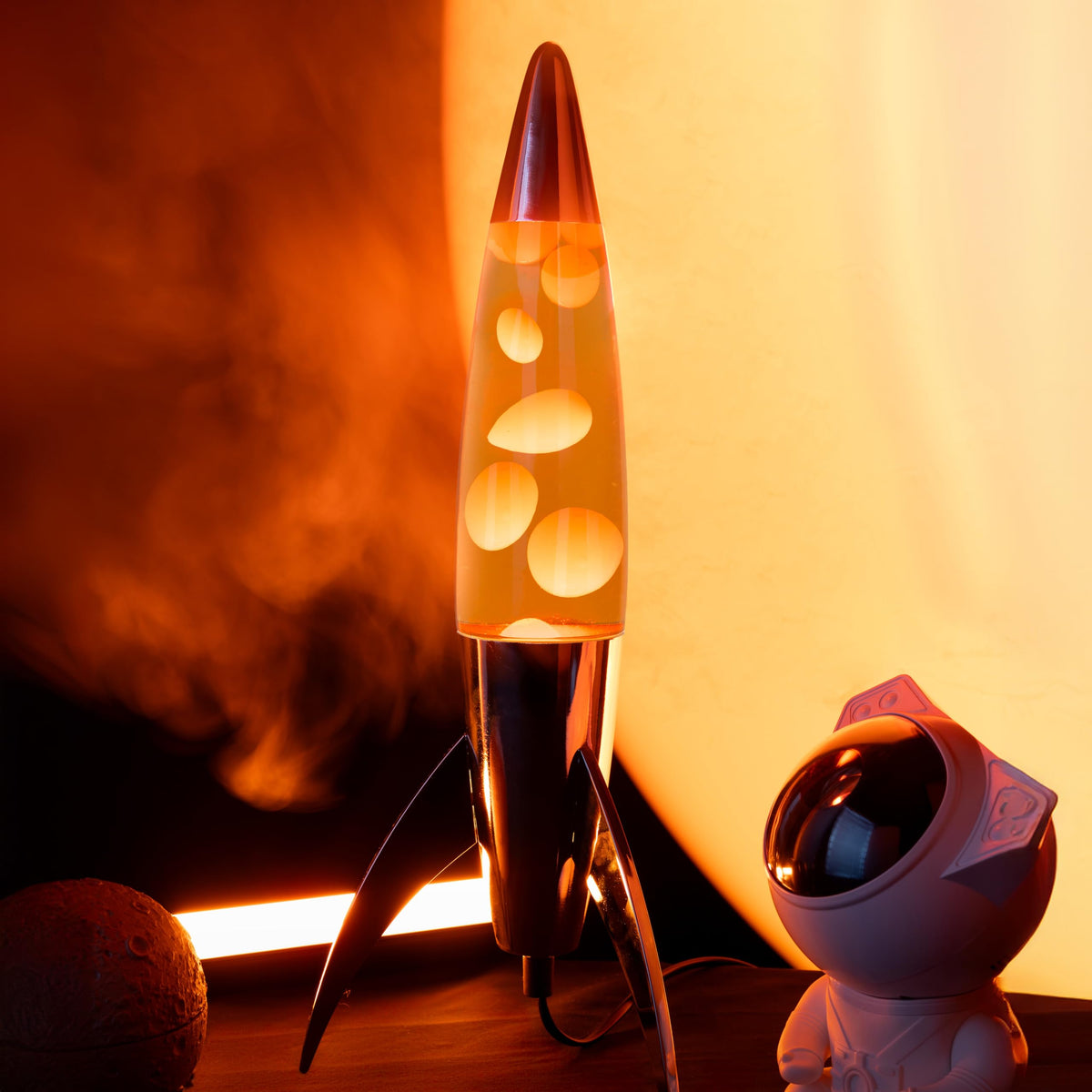 Lavalampe "Rocket" - Retro-Lavalampe mit Ersatzbirne, ideal für Wohnzimmer, Schlafzimmer und Büro. Maße: 20 x 20 x 45 cm.