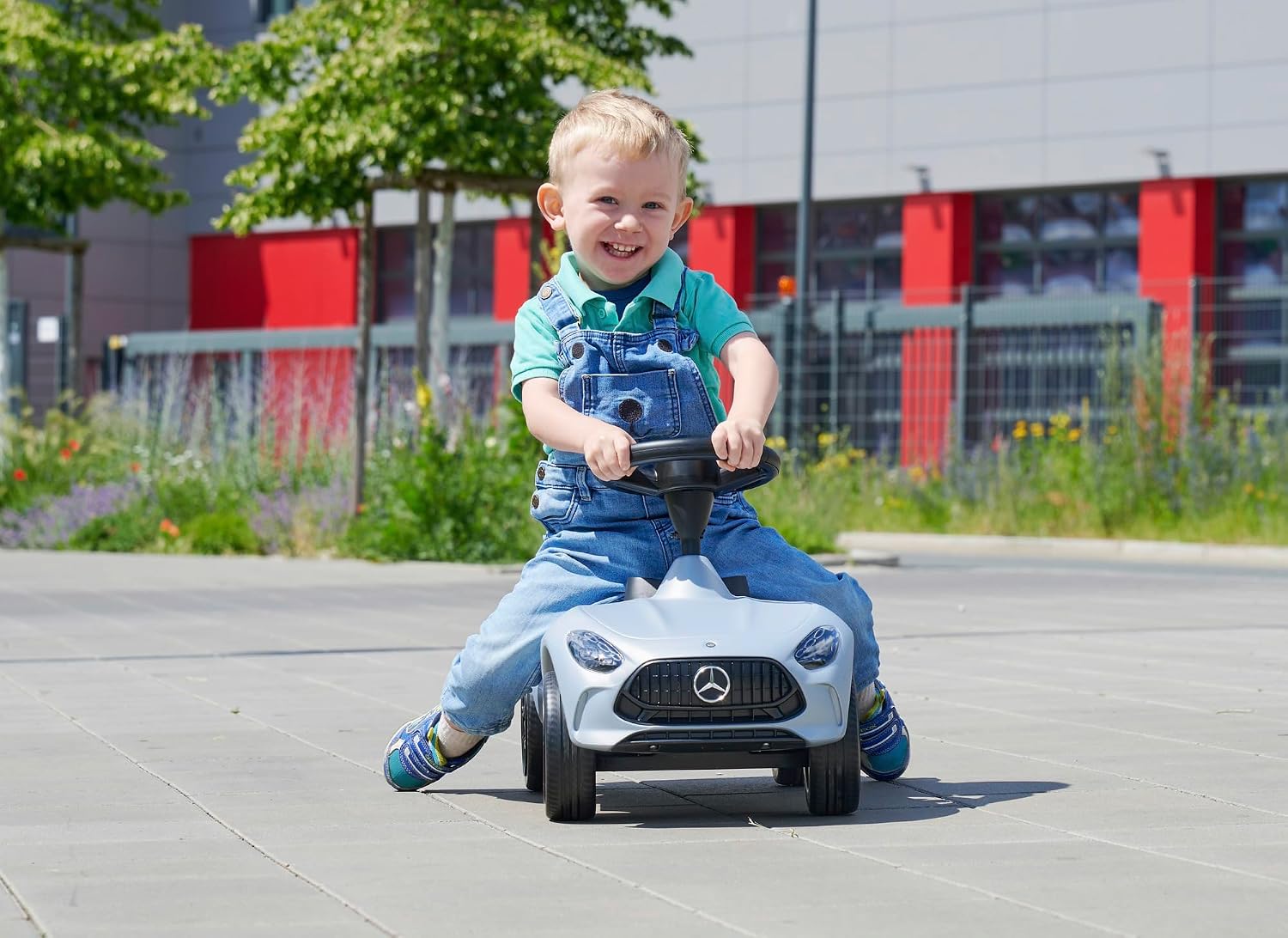 Mercedes-AMG GT - Designt zusammen mit Mercedes-AMG, mit Breiten Flüsterreifen und griffigem Lenkrad, Rutscher-Auto, für Kinder ab 18 Monaten