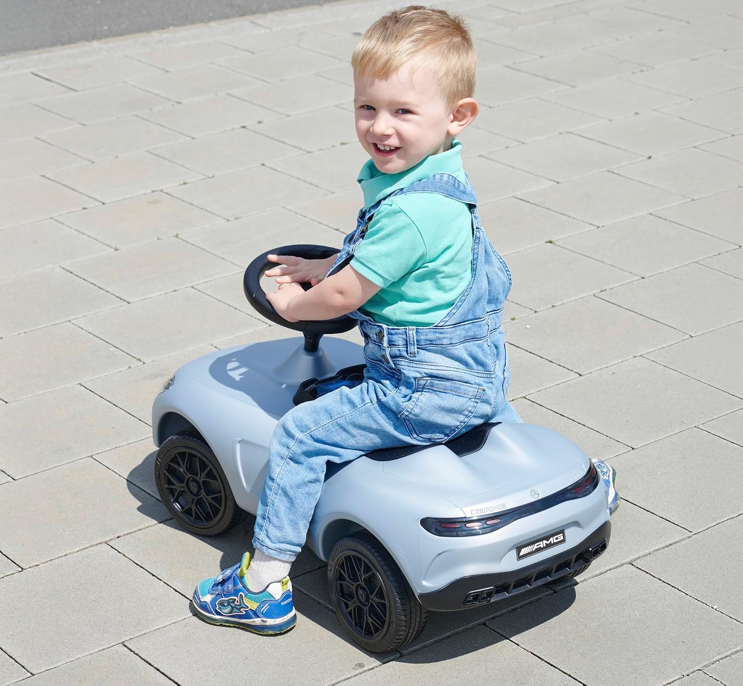 Mercedes-AMG GT - Designt zusammen mit Mercedes-AMG, mit Breiten Flüsterreifen und griffigem Lenkrad, Rutscher-Auto, für Kinder ab 18 Monaten