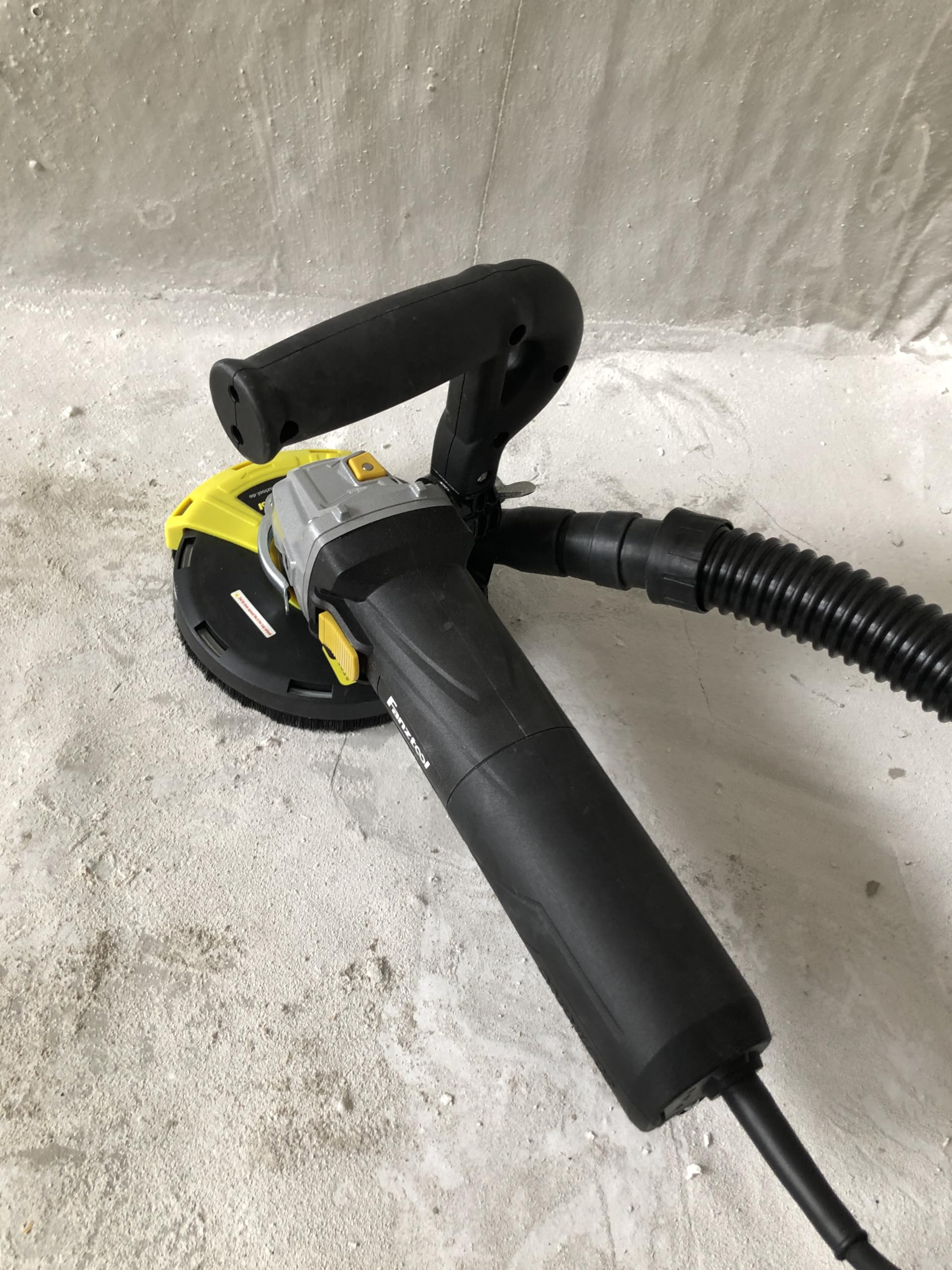 Absaugaufsatz Absaughaube für Winkelschleifer inkl. 125 mm Diamantschleiftopf PROFI QUALITÄT – Bürsten auswechselbar – 99% universal passend – verstärkter Adapterring – M14 Adapter