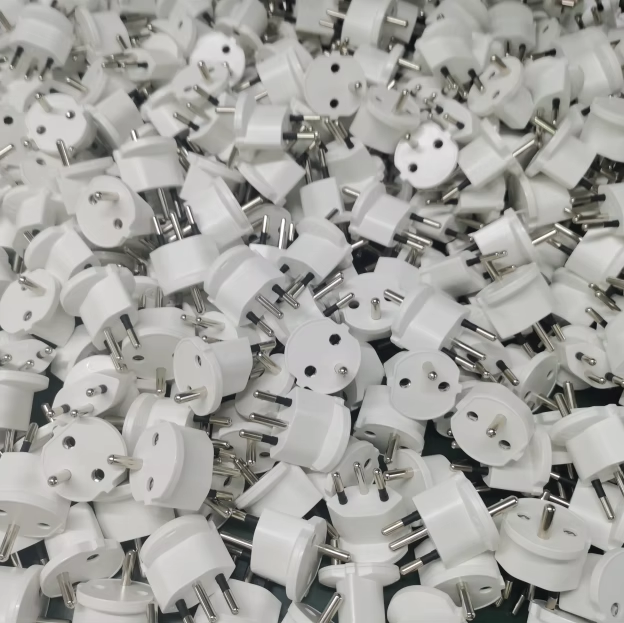 25 x FIGREX Fixadapter CH Typ12 / Schuko / Eurostecker - 3-polige Variante / 10 A / 250 VAC - Ab Fr. 2.- pro Stk. - NEU & OVP