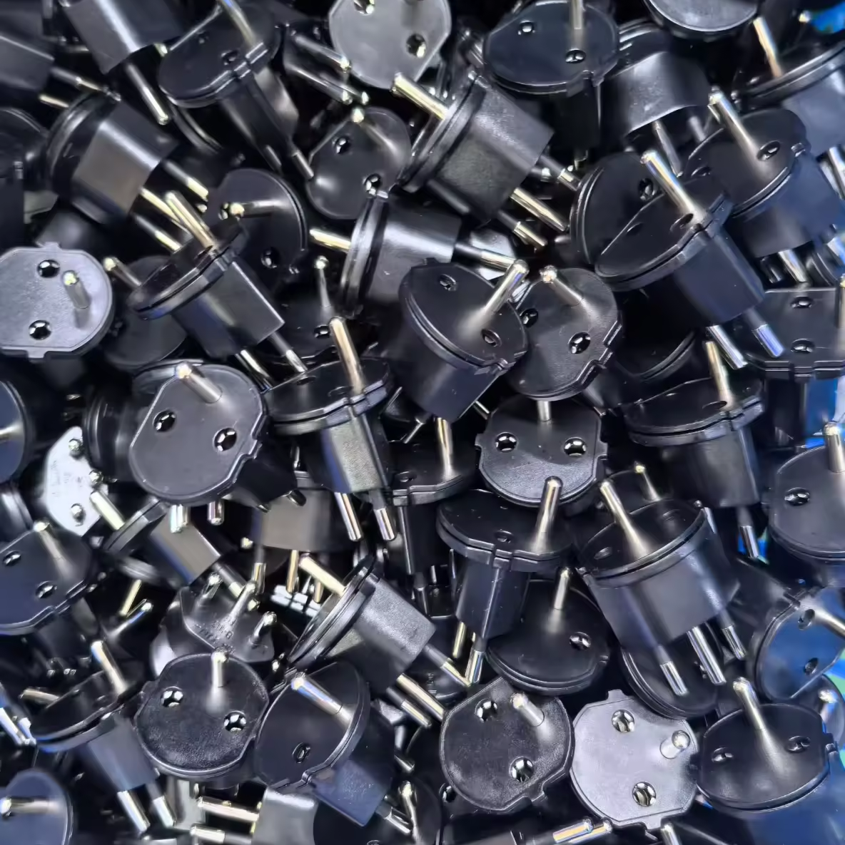 25 x FIGREX Fixadapter CH Typ12 / Schuko / Eurostecker - 3-polige Variante / 10 A / 250 VAC - Ab Fr. 2.- pro Stk. - NEU & OVP