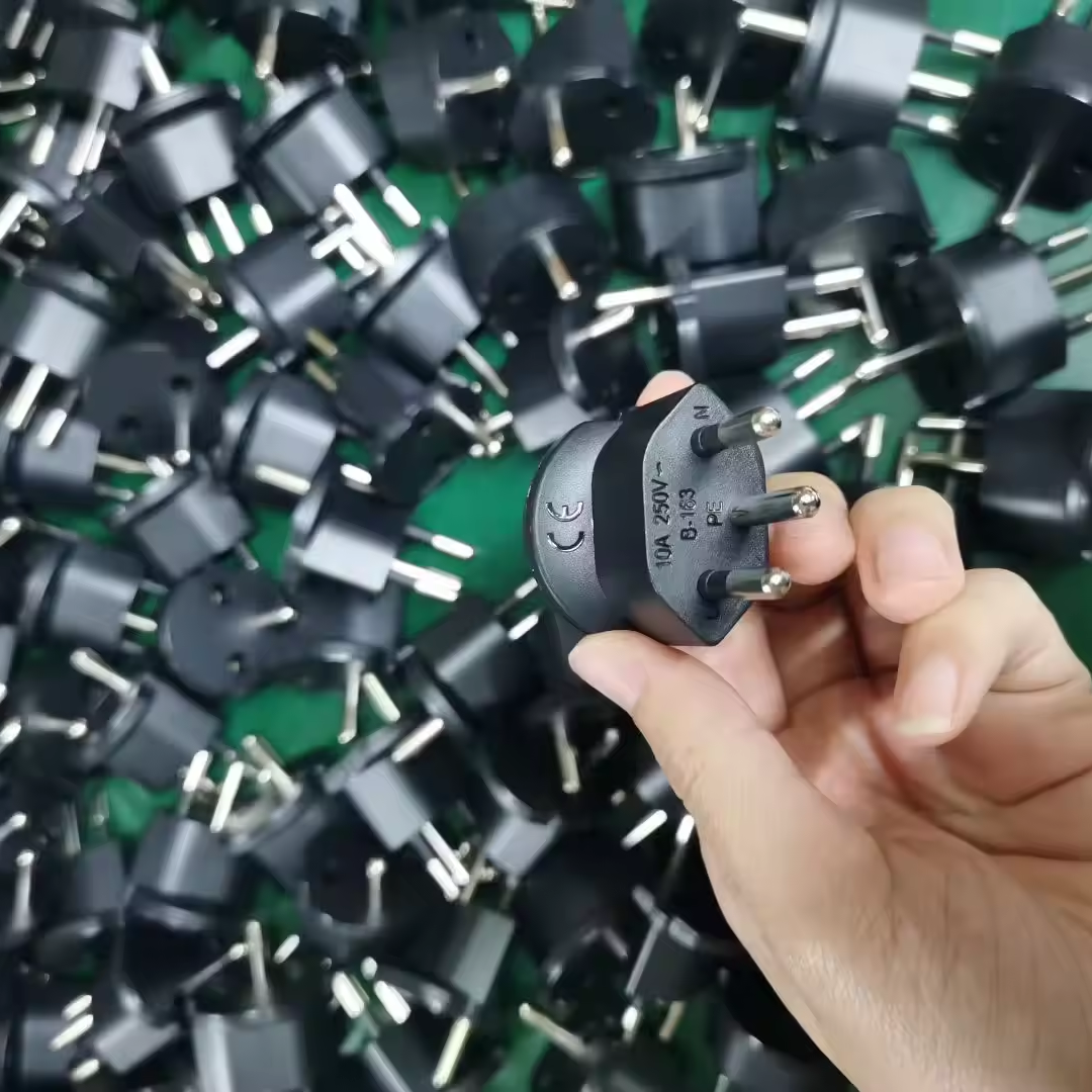 50 x FIGREX Fixadapter CH Typ12 / Schuko / Eurostecker - 3-polige Variante / 10 A / 250 VAC - Ab Fr. 2.- pro Stk. - NEU & OVP